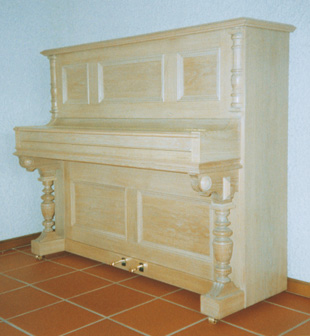 R. Schnell Pianos - Modell Rosenberg hell